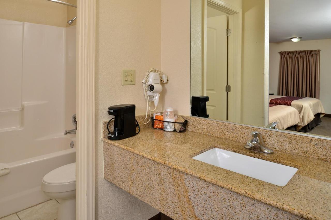 Red Roof Inn Dalton Ngoại thất bức ảnh